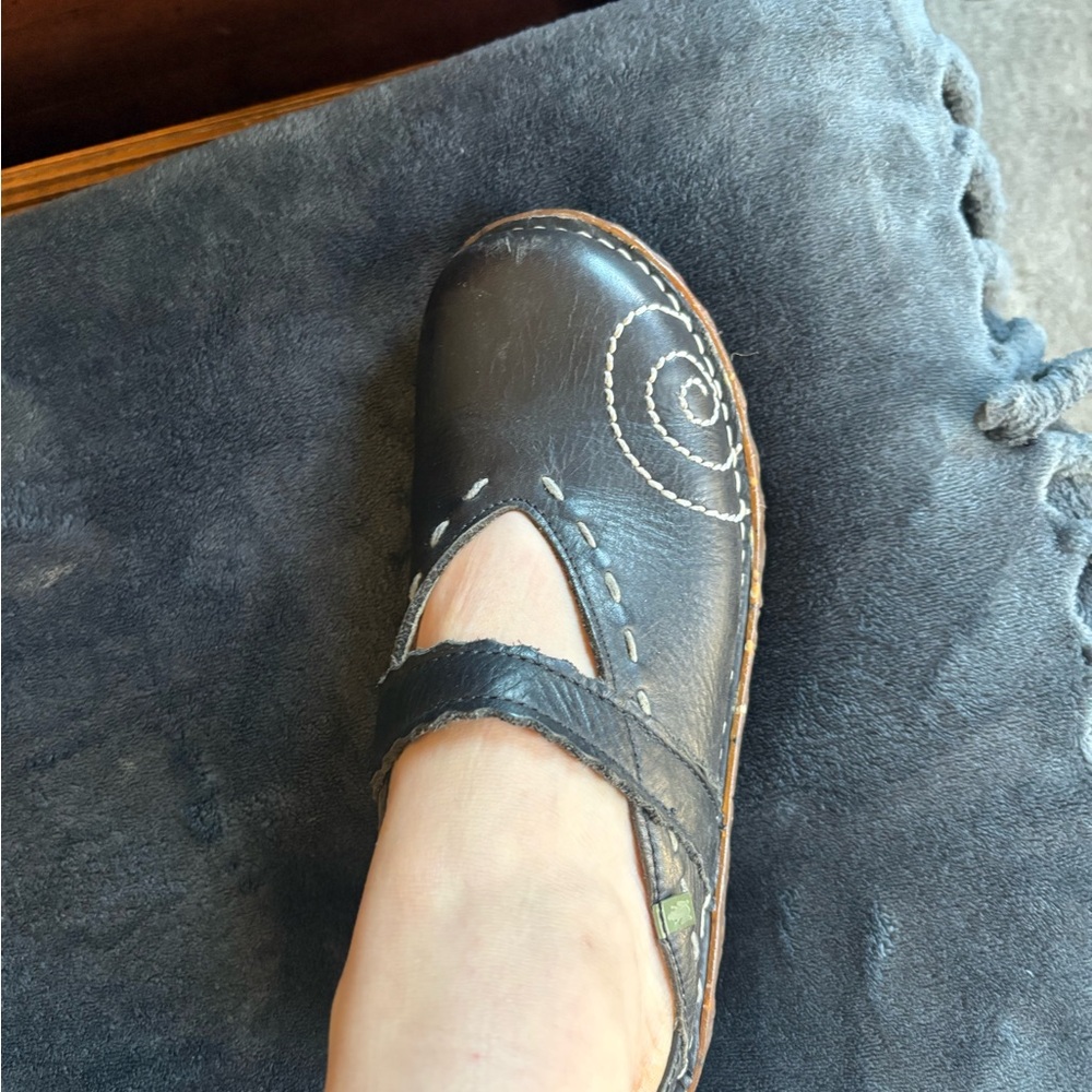 El Naturalista Black Mules with Stitch Detailing - Picture 3 of 4